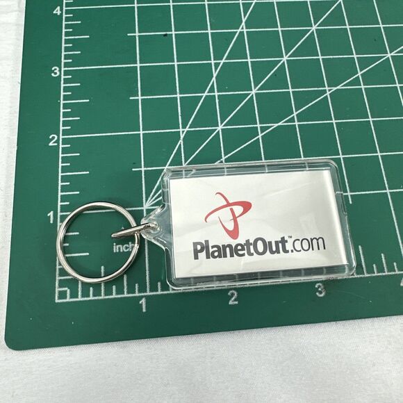 Planetout.com Promotional Retro‎ Plastic Keychains KeyRing TV Internet - Picture 2 of 3